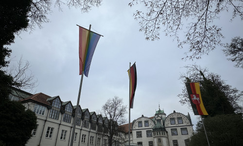 Die Regenbogenflagge wurde spontan gehisst.