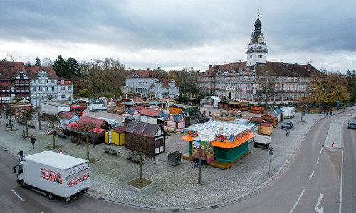 Am vergangenen Mittwoch standen schon viele Buden auf dem Schlossplatz.