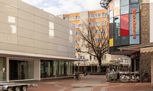 Rechts die bestehende Woolworth-Filiale - in das Gebäude links will Woolworth ebenfalls einziehen.