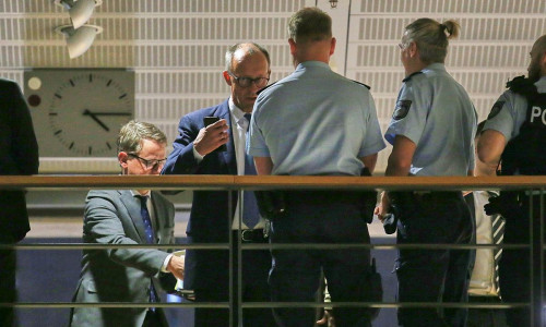 Carsten Linnemann und Friedrich Merz auf dem Weg zum Koalitionsausschuss am 13.11.2025