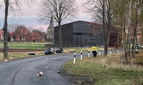 Übersichtsaufnahme Verkehrsunfall mit schwerverletzten Personen. (Archiv)