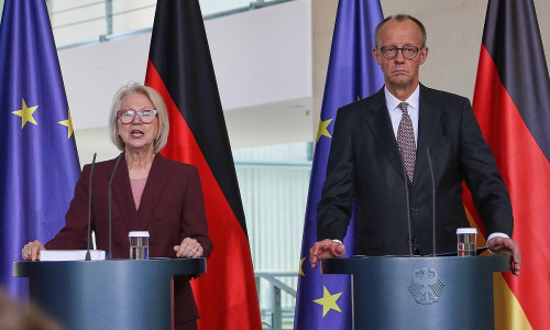 Monika Schnitzer und Friedrich Merz am 12.11.2025