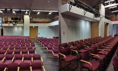 Pünktlich zum Beginn der Spielzeit 2025/26 des Kulturrings Peine waren die Umbauarbeiten im Saal des multifunktionalen Veranstaltungszentrums „Forum Peine“ abgeschlossen.