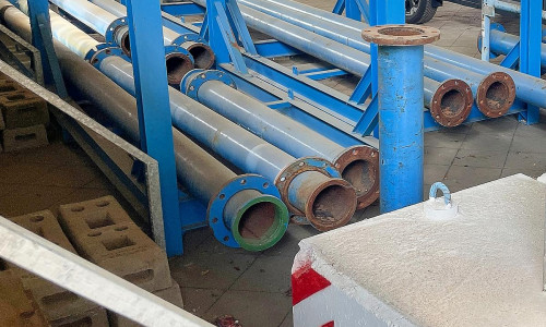 Rohre auf einer Baustelle (Archiv)