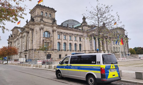 Polizei vor Bundestag (Archiv)