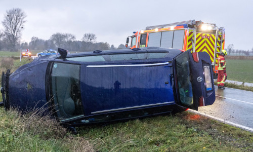 Der Wagen war im Graben gelandet.