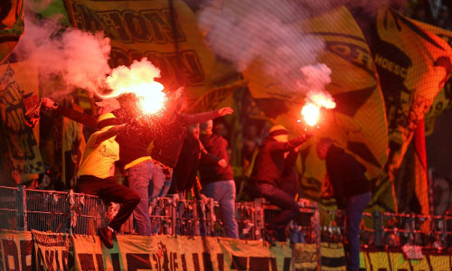 Fans mit Pyrotechnik (Archiv)