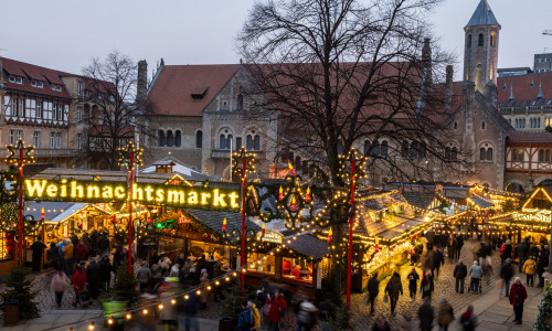 Vom 26. November bis zum 29. Dezember können Einheimische und Gäste die besinnliche Atmosphäre auf dem Braunschweiger Weihnachtsmarkt genießen.  