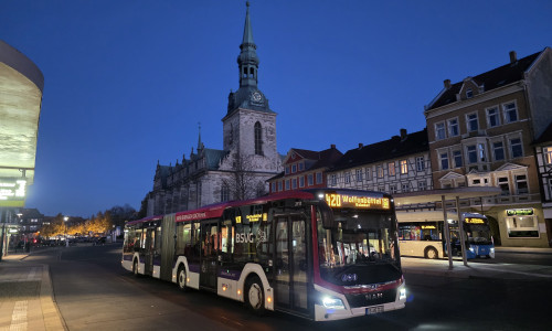 Die Buslinie 420 muss in einer Nacht eine andere Route fahren.