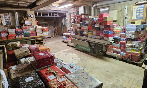 Eine ehemalige Tischlerei dient als Päckchenwerkstatt.