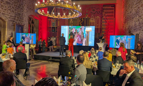 Die Volksbank BRAWO ist für ihr soziales Engagement in der Region bekannt. Mit dem von der BRAWO initiierten Kindernetzwerk United Kids Foundations feierte man im November bereits das 20-jährige Jubiläum.