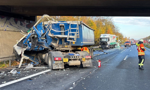 Die verunfallten LKW auf der A36.