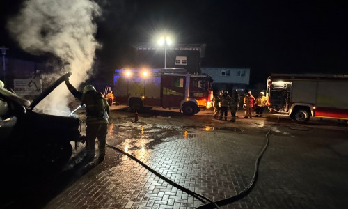 In Schöningen brannte am Donnerstag ein Auto. 