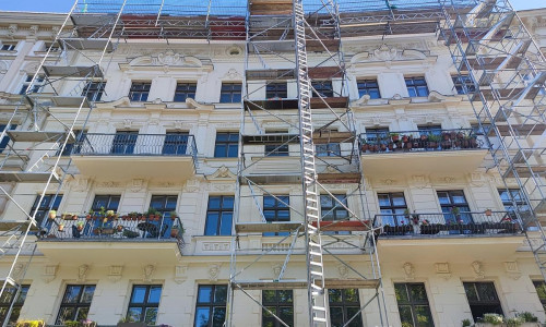 Altbau mit Baugerüst (Archiv)