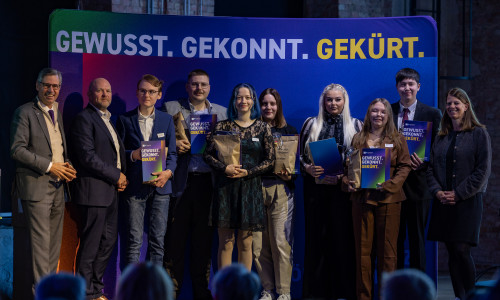 Aus dem Bezirk der IHK Braunschweig wurden sieben Landesbeste in der Peiner Gebläsehalle ausgezeichnet.