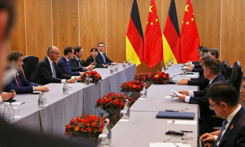 Friedrich Merz und Li Qiang am 23.11.2025