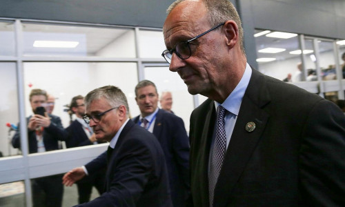 Stefan Kornelius und Friedrich Merz am 22.11.2025