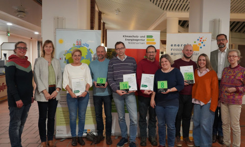 Vier Familien wurden in diesem Jahr mit der „Grünen Hausnummer“ für energieeffizientes Sanieren ausgezeichnet.