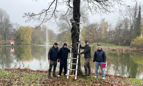 Von links: Jugendwart Benjamin Bork, Jungangler Luca, Karl, Betreuer Florian Schollmeyer und Jungangler Philip.