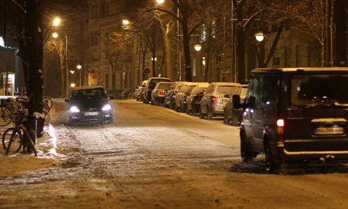 Schneebedeckte Straße (Archiv)