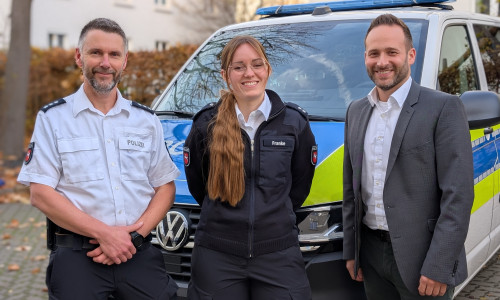 Alena Franke ist die neue Pressesprecherin der Polizei Wolfenbüttel. Sie wurde von ihrem Kollegen Matthias Pintak (links) eingearbeitet und vom Leiter des Kommissariats Niklas Meyer-Ulex (rechts) ins Amt geholt.