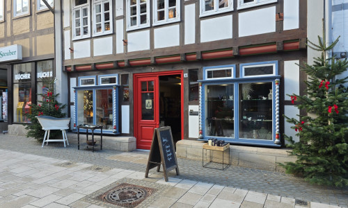 Das Antiquitätengeschäft hat heute den neuen Laden in die Straße "Am Alten Tore" eröffnet.