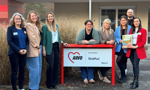  Von links: Nadine Steinhardt (Innovationsmanagerin), Stefanie Oetzmann und Melanie Krein („FlexiTime“), Merle Winterfeldt und Lina Schulze („Kräfte-Reise“), Lisa Jansen und Rebecca Neundorf („WERTopia“) sowie Jonas Schönleber (Innovationsmanager).