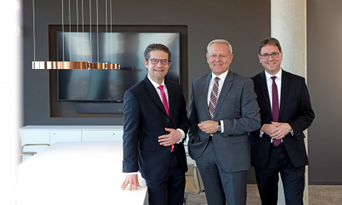 Ab Anfang Januar 2026 zu dritt im Vorstand der Volksbank BRAWO: Carsten Ueberschär (Vorstandsmitglied ab Januar 2026, links), Jürgen Brinkmann (Vorstandsvorsitzender, Mitte) und Dr. Lars Berkefeld. 
