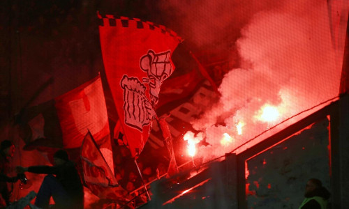 Fans mit Pyrotechnik am 29.11.2025