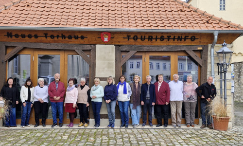 Der erweiterte Vorstand des Verkehrsvereins Schöningen e.V. - Tourismus und Kultur sorgt seit vielen Jahren in Kooperation mit dem Schöninger Stadtmarketing dafür, dass die Information im Torhaus zehn fünf Tage in der Woche zur Verfügung steht.