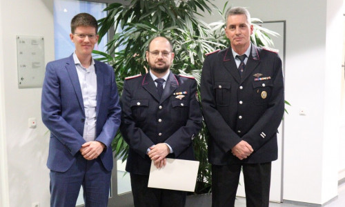Tobias Grünert (Bürgermeister), Michael Polewazyk (Ortsbrandmeister Köchingen) und Dirk Oppermann (stellvertretender Gemeindebrandmeister) (v. li.). 