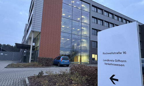 Das Straßenverkehrsamt ist vom bisherigen Standort Im Heidland zum neuen Standort Rockwellstraße 16 in Gifhorn umgezogen. 
