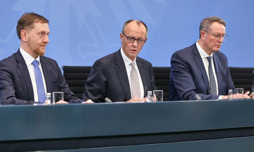 Kretschmer, Merz, Schweitzer am 04.12.2025