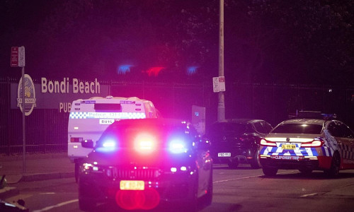 Polizei am Bondi Beach nach Anschlag am 14.12.2025