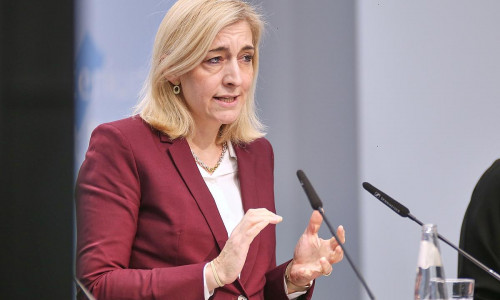 Nina Warken am 11.12.2025