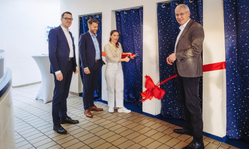 WOBCOM-Geschäftsführer Dalibor Dreznjak, Oberbürgermeister Dennis Weilmann, Eileen Pollex, Geschäftsführerin Planetarium und Kai-Uwe Hirschheide, Kulturdezernent (v. li.).