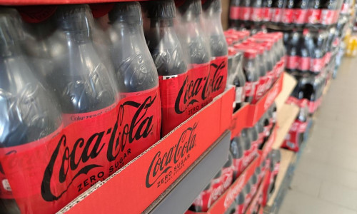 Coca Cola in einem Supermarkt (Archiv)