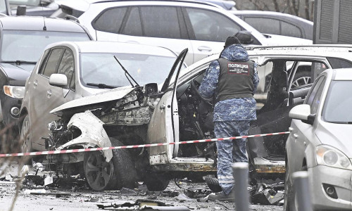 Tatort nach Autobomben-Explosion in Moskau am 22.12.2025