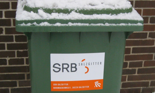 Eine Biotonne im Winter.