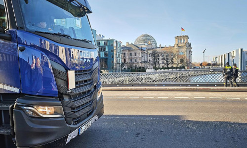 Polizei im Regierungsviertel am 15.12.2025