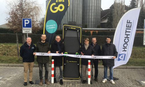 Foto: von links: Simon Stein, Christoph Genth, Dirk Neumann, Andrea Föniger, Rainer Apel und Florian Hamel bei der Eröffnung.