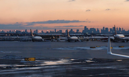 Flugzeuge am Flughafen Newark bei New York