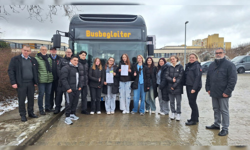 Dirk Rodenstein (Fahrdienstleiter WVG), Dirk Dudda (Direktorstellvertreter Wolfsburg OS), Knut Hirschfeld (Busfahrer im Anleiterteam), Jens Oertelt, Bassem Al Khalaf, Hawal Süleyman, Ehlén Hänel, Lyn Wolf, Celine Porsch, Lara Schannor, Sirosh Abdallah, Celin-Marie Lebold, Ketevani Devadze, Nina van der Wall, Dr.Thomas Lohmann (Schulleiter Albert-Schweitzer-Gymnasium.