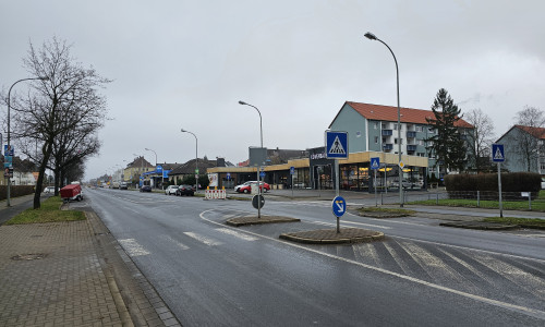 Am nachmittag soll die Adersheimer Straße wieder freigegeben werden. 