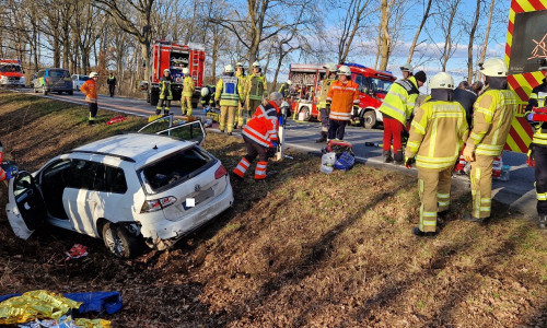 Am Nachmittag kam es auf der B214 bei Ohof zu einem schweren Unfall. 