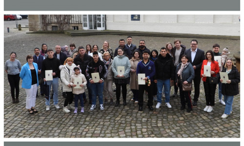 Der Landkreis Gifhorn hat im Rittersaal des Gifhorner Schlosses 47 ausländische Mitbürgerinnen und Mitbürger in den deutschen Staatsverband eingebürgert. 