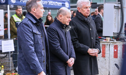 Wissing, Scholz und Reiter am Anschlagsort in München