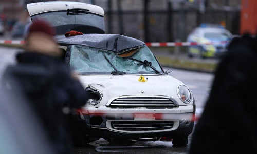 Auto fährt in München in Menschenmenge (Archiv)