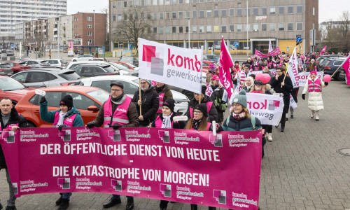 Etwa 1.000 Personen nahmen am Warnstreik teil.