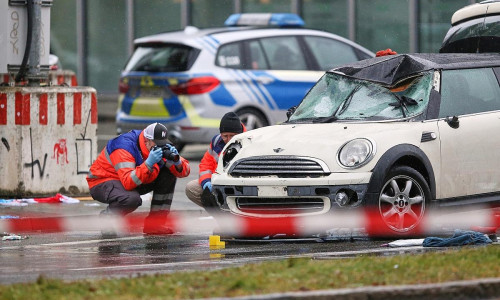 Auto fährt in München in Menschenmenge (Archiv)